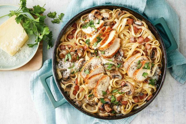One-pot creamy chicken and mushroom carbonara
