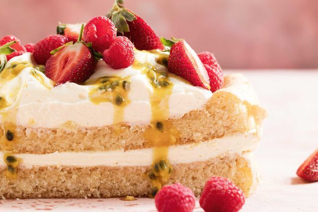 Sugar-free passionfruit sponge